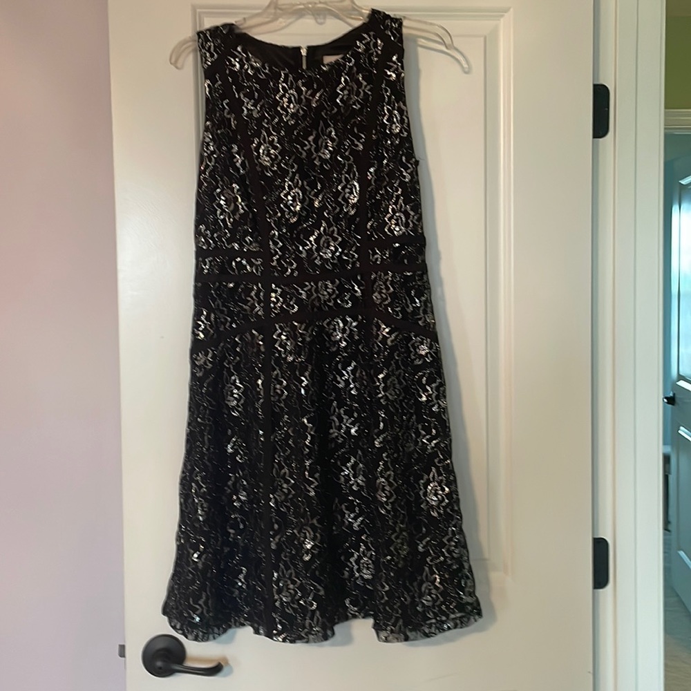 Black and white MSK three quarter length sleeve.